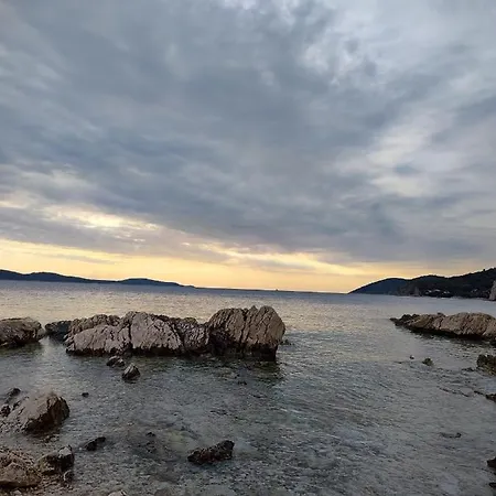 ゲストハウス Udobna Soba Za Dvoje